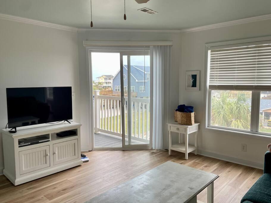 3 Bedroom Condo, Ocean Views & Short Walk To Beach! Oak Island Exterior photo