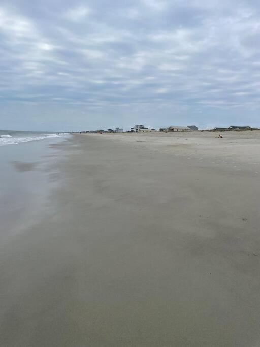 3 Bedroom Condo, Ocean Views & Short Walk To Beach! Oak Island Exterior photo