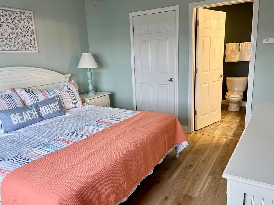 3 Bedroom Condo, Ocean Views & Short Walk To Beach! Oak Island Exterior photo