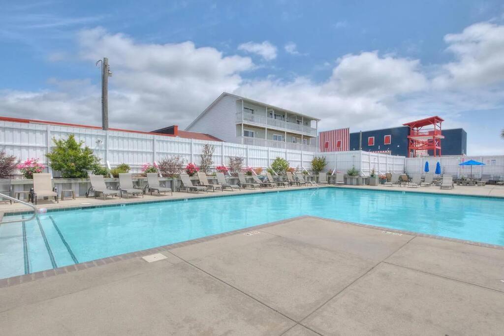 3 Bedroom Condo, Ocean Views & Short Walk To Beach! Oak Island Exterior photo