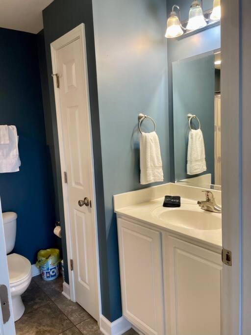 3 Bedroom Condo, Ocean Views & Short Walk To Beach! Oak Island Exterior photo