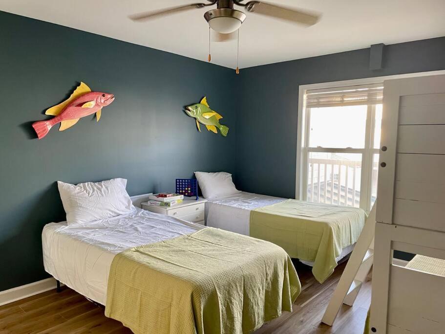 3 Bedroom Condo, Ocean Views & Short Walk To Beach! Oak Island Exterior photo